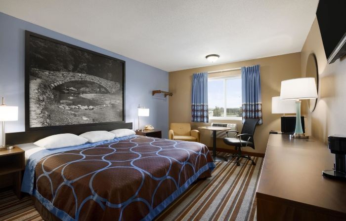 Super 8 by Wyndham Council Bluffs IA Omaha NE Area