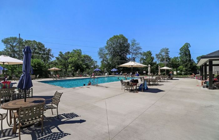 Charming getaway with panoramic lake views. 5 minutes from downtown Lake Geneva.