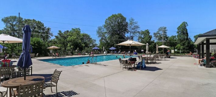Charming getaway with panoramic lake views. 5 minutes from downtown Lake Geneva. 제네바 호텔