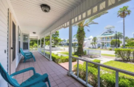 Charming 3-bedroom cottage in fantastic Destin Beach and Pool