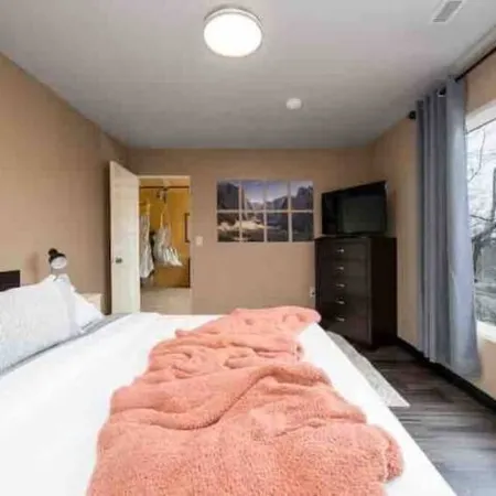 Mountain Vista Penthouse Huge 2BR w/views+jet tub
