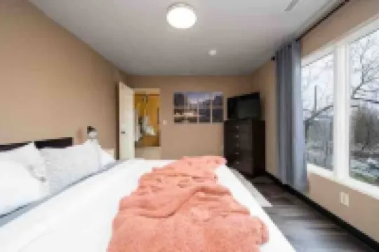 Mountain Vista Penthouse Huge 2BR w/views+jet tub