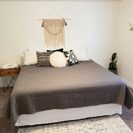 Come stay at our comfy, cozy, NEWLY RENOVATED home in the Ivins, UT!