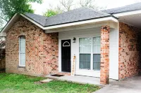 Hometown Hideaway Family Retreat King Suite 6 mi to Youngsville Sports Complex