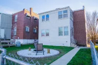 Charming STL Brick w/ firepit-  KingBed- 5min Botanical Garden