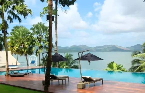 拉廊藍天度假村