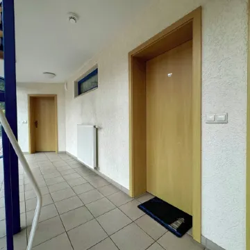 Lake view oasis with private jetty: your dream vacation apartment by the water