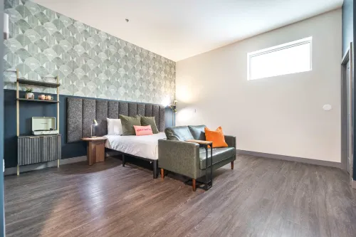 ADA-Compliant Studio with Modern Comforts - Serene Soulful Escape Hotels in Macon