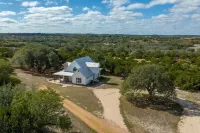 The Get Away in the Texas Hill Country Hotel dekat Grape Creek Vineyards