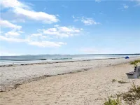 Panoramic Views and Cozy Atmosphere - Charming Coastal Haven