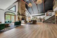 River Front, Hot Tub, Game Room & Theater - Stunning Tranquil Oasis