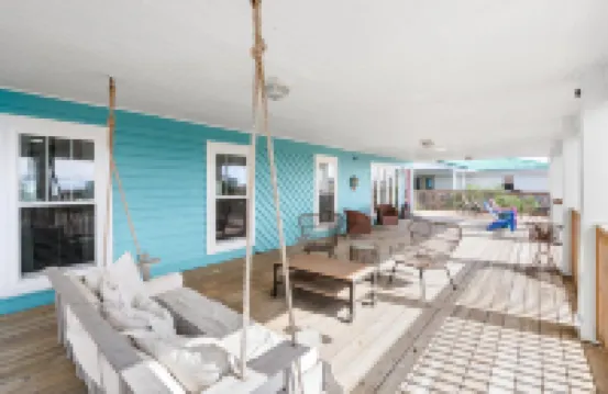 Spacious Deck and Chic Family Amenities - Stunning Gulf-View Retreat 多芬島酒店