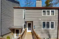Mountain condominium w/natural light - close to ski lodge and covered balcony Hotels in Sugar Mountain