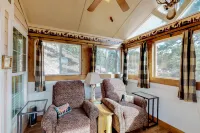 Tiny home cottage w/ mountain view, kitchen & firepit - dogs OK Hotels in Green Mountain Falls