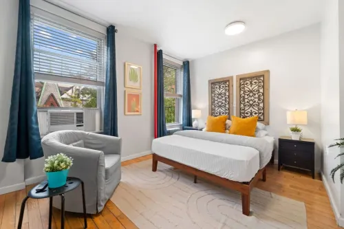 Charming Retreat with Fully Equipped Kitchen - Cozy Urban Oasis