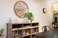 Charming 2-bedroom house in Spokane with WiFi and AC 스포캔 호텔