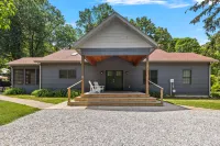 Sanctuary Retreat: Private Pool, Hot Tub & Firepit Hotels in Chikaming Township