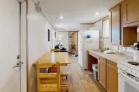 Snowbird-friendly home with central AC, full kitchen, and free WiFi Hotels in Port St. Joe