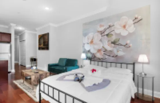 Stunning Rooftop Pool and Chic Design - Exquisite Urban Retreat