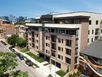 Charming Retreat with Rooftop Lounge and Pool - Inviting Escape