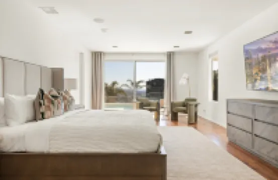 Stunning City Views and Two Swimming Pools - Exquisite Hilltop Retreat