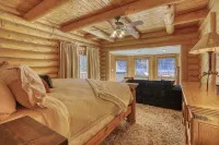 Hot Tub and Luxury Log Home - Breathtaking River Sanctuary