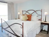 Sweeping Ocean Views and Cozy Balcony - Breathtaking Condo Retreat