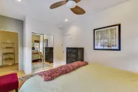 Cozy Fireplace and Stunning Ski Slope Views - Luxurious Modern Loft Отели в г. Брайан Хед