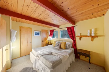 Treetop Views and Cozy Hot Tub - Charming Mountain Retreat