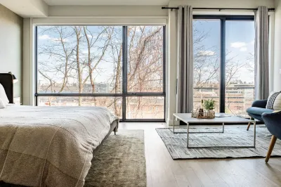 Modern Luxury: 4BR Townhome + Den + NYC Views