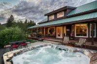 Expansive Yard and Mountain Views - Charming Alpine Retreat