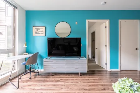 1BR | Gym, Rooftop | Mercer Island | Sophari E Отели в г. Мерсер Айленд