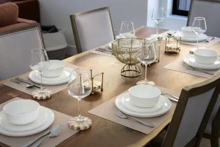 Stunning Mountain Villa with Chef's Kitchen and Hot Tub - Exquisite Retreat