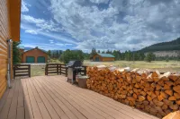 Outdoor Fire Pit and Cozy Fireplace - Charming Mountain Haven