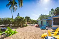 Coastal Charm Hideaway - Free Bikes, Beach Access Hotels in Sanibel