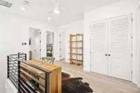 Spacious Getaway with Propane Grill - Charming Coastal Retreat Hotel di Sunnyside