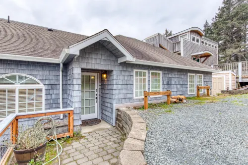 Berni's Ocean View Castle - The Potter's Wheel