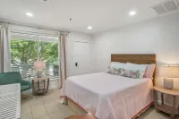 Resort Access and Charming Amenities - Inviting Island Getaway Hotels in Fripp Island