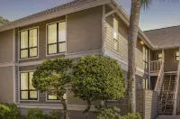 Scenic Lake Views and Included Golf Cart - Charming Haven Hotels in Miramar Beach