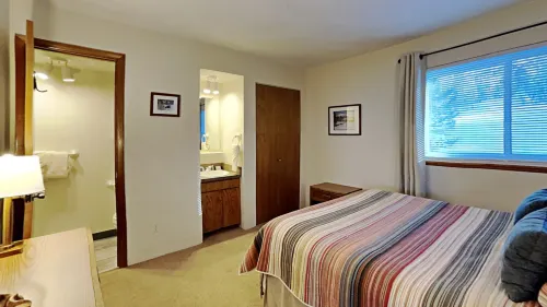 Expansive Deck and Gorgeous Scenic Views - Stunning Mountain Haven