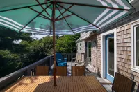 Pond Front Retreat with Game Room - Charming Escape 차탐 호텔