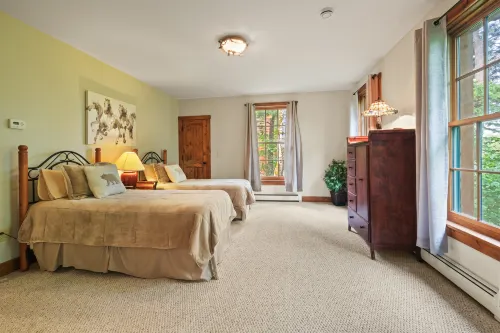 Hot Tub and Elevator - Stunning Mountain Sanctuary Hotels in Lincoln