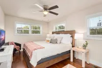 Hot Tub and Fenced Yard Oasis - Charming Historic Retreat