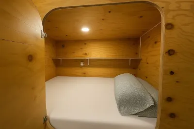 큐빅 룸스 무세오 드 세랄보 주변 호텔