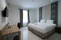 HW Hotel Padang Hotels near Air Manis Beach