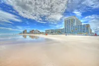 Spacious Studio with Balcony and Kitchenette - Charming Ocean View