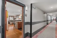 Ski-in/Ski-Out Access and Cozy Fireplace - Stylish Mountain Retreat