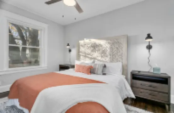 Stylish Getaway with Two Kitchens and Cozy Atmosphere - Charming Retreat