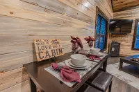 Cozy Retreat - Hot Tub, Fireplaces, Music Vibe Hotels in McCurtain County