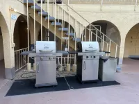Spacious 1 bedroom sleeps 6. Pool, Boat Parking. Walking distance to Downtown